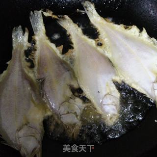 香煎偏口鱼的做法步骤:3
