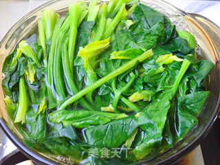 菠菜炒金针菇的做法步骤:3