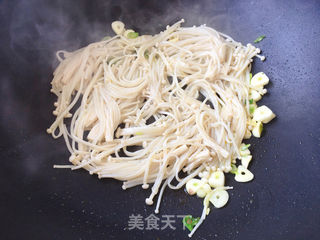菠菜炒金针菇的做法步骤:6