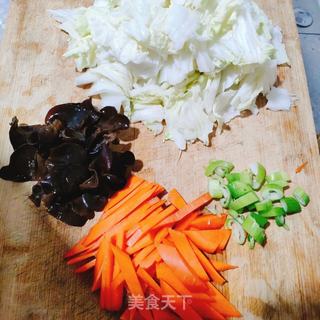 手撕白菜炒木耳的做法步骤:2