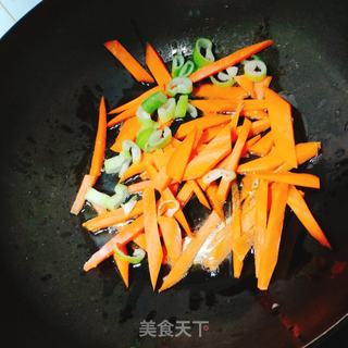 手撕白菜炒木耳的做法步骤:3