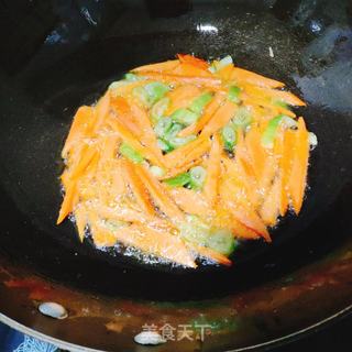 手撕白菜炒木耳的做法步骤:4