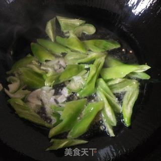 尖椒溜豆泡的做法步骤:3