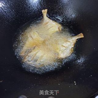 干炸小鲳鱼的做法步骤：6