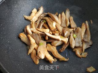 鸡肉杂蔬年糕汤的做法步骤:9