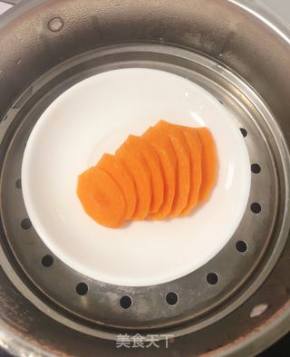 6-7月龄宝宝辅食胡萝卜百合泥的做法步骤:2