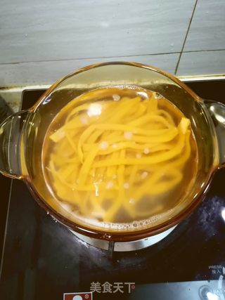 自制南瓜面条的做法步骤:9