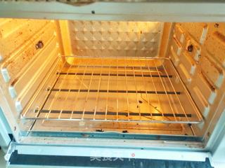 后肘肉不仅可以炒菜用还可以用来做烧烤:味道比烧烤店的还好吃的做法步骤:4