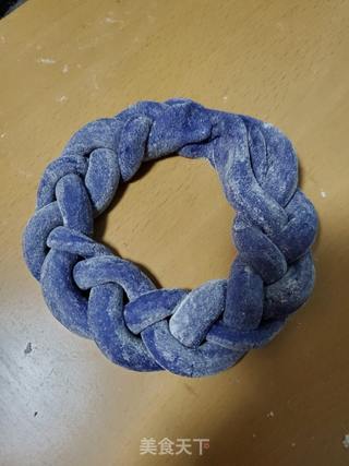 蓝色花环馒头的做法步骤:5