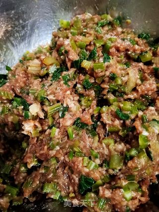 牛肉芹菜馅包子的做法步骤:5