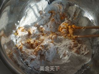 香菇鸡肉黄金饺的做法步骤:2