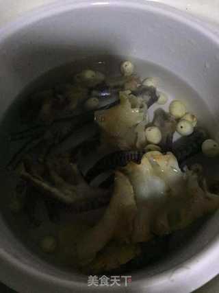 鱼胶鸡脚汤的做法步骤：4
