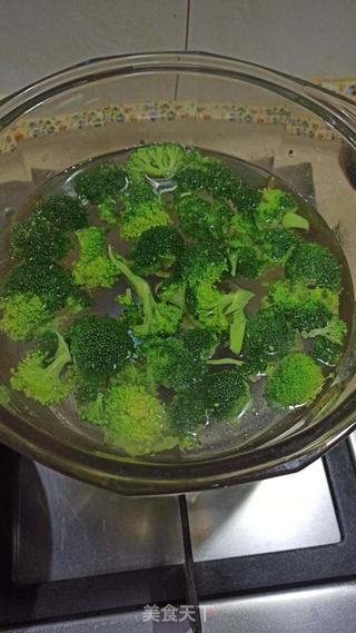 蒜香西兰花圣诞树的做法步骤:5