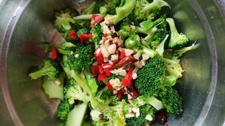 蒜香西兰花圣诞树的做法步骤:7