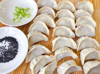 猪肉白菜煎饺的做法步骤:9