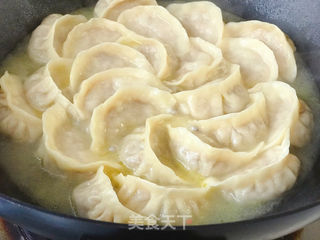 猪肉白菜煎饺的做法步骤:11