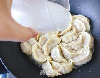 猪肉白菜煎饺的做法步骤:12