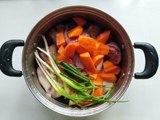 羊肉枸杞汤的做法步骤：3