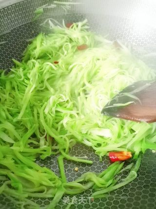 芹菜炒青萝卜丝的做法步骤:4