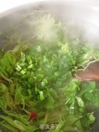 芹菜炒青萝卜丝的做法步骤:5