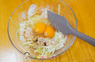 9个月以上西葫芦鸡肉蛋饼的做法步骤:4