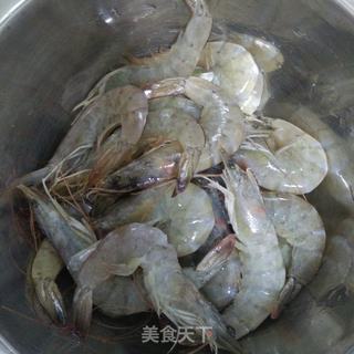 油焖大虾的做法步骤：1