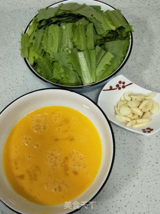 油麦菜炒鸡蛋的做法步骤:3