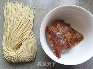 吮指牛腩面的做法步骤:3