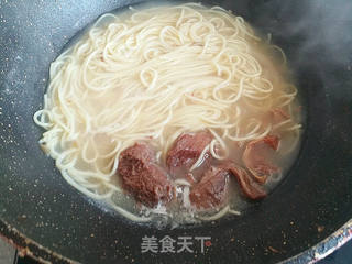 吮指牛腩面的做法步骤:5