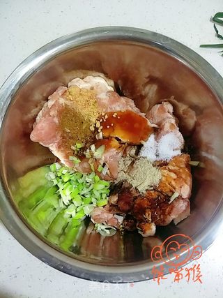 金针菇馅饺子的做法步骤:2