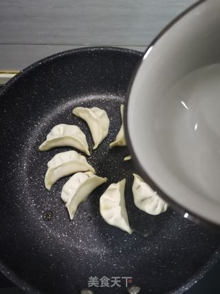 芝麻煎饺的做法步骤:8