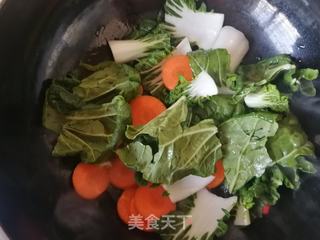 胡萝卜白菜年糕汤的做法步骤:5