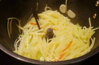爆炒土豆丝的做法步骤:5