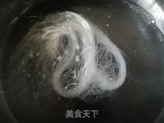 胡萝卜菠菜拌粉丝的做法步骤:2