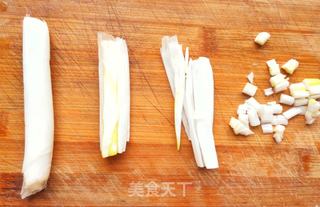 掌握这几点蒜苔炒肉轻松搞定:味道不比饭店差,大人小孩都喜欢吃的做法步骤:2