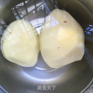 家常土豆丝的做法步骤：1