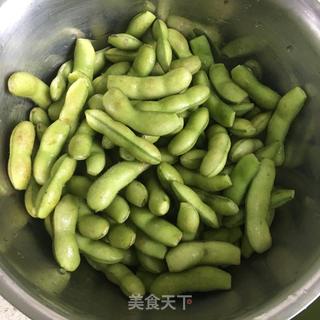 水煮毛豆的做法步骤：1