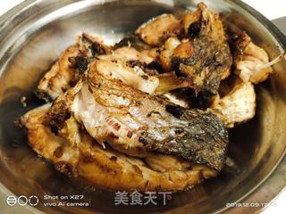 酸菜烧草鱼的做法步骤:2