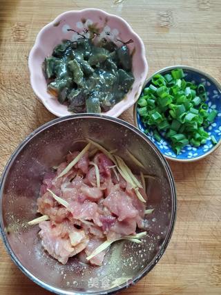 皮蛋瘦肉粥的做法步骤:2