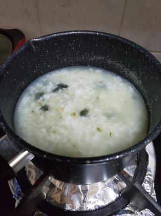 皮蛋瘦肉粥的做法步骤:4