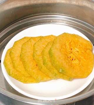 【南瓜蒸蛋】8-12月龄宝宝辅食的做法步骤:3