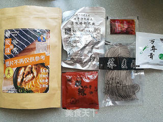 酸辣豚骨面的做法步骤：1