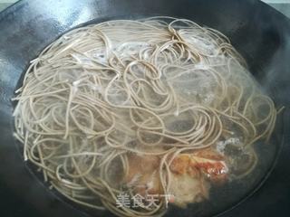 酸辣豚骨面的做法步骤:3