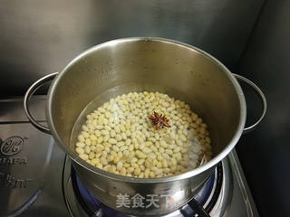 雪菜焖黄豆的做法步骤:2