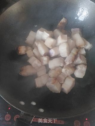 秘制红烧肉（不炒糖色不用油）的做法步骤：4