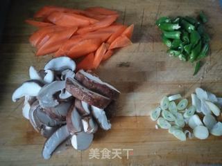 腐竹炒香菇的做法步骤:2