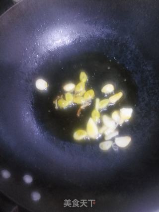 腐竹炒香菇的做法步骤：3