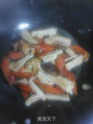 腐竹炒香菇的做法步骤：9