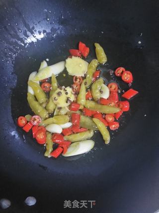 简易版的酸菜鱼的做法步骤:11