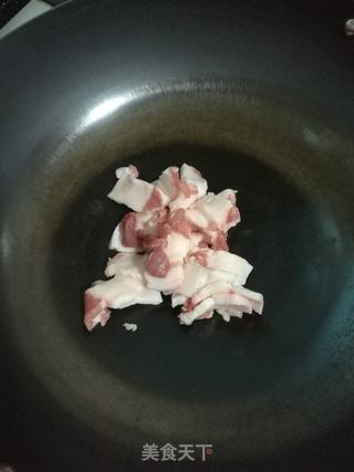五花肉焖酸菜的做法步骤:2